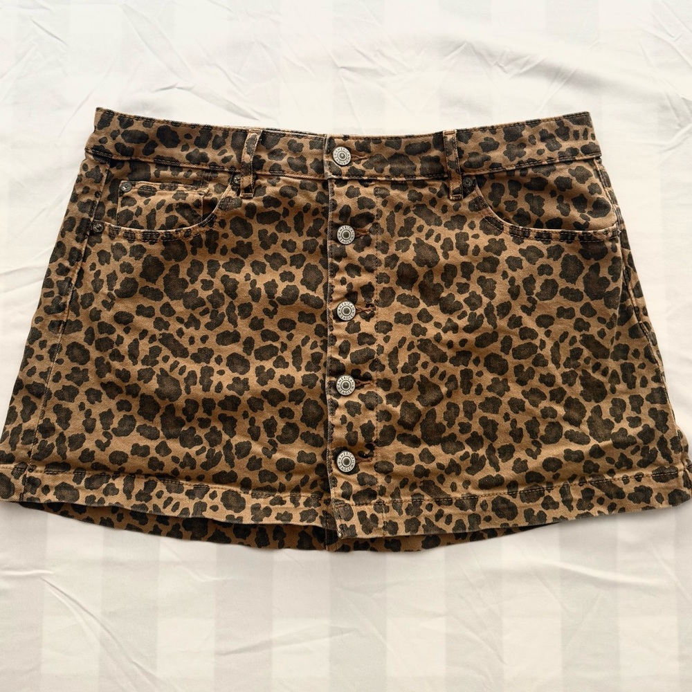 Leopard Print Low-Rise Mini Skirt